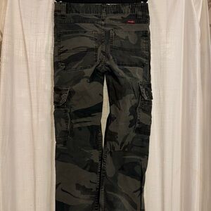 Wrangler Men’s Camo Cargo Pants - Olive & Black